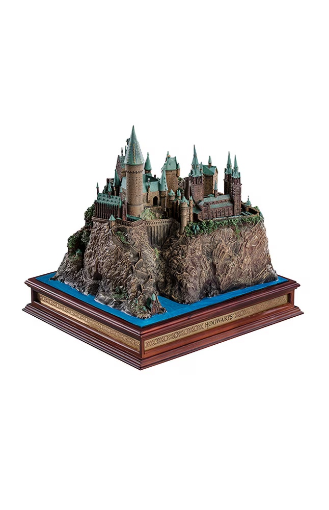 Hogwartsâ¢ Castle Sculpture